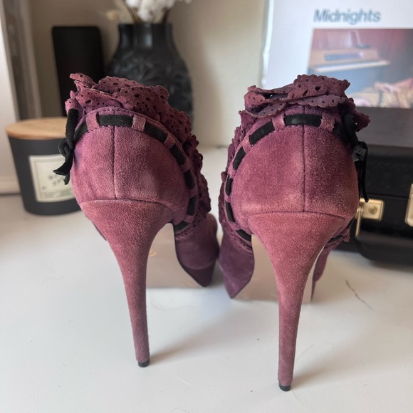 CeCe Lamour Purple Velvet Bow stilettos - Picture 3 of 6